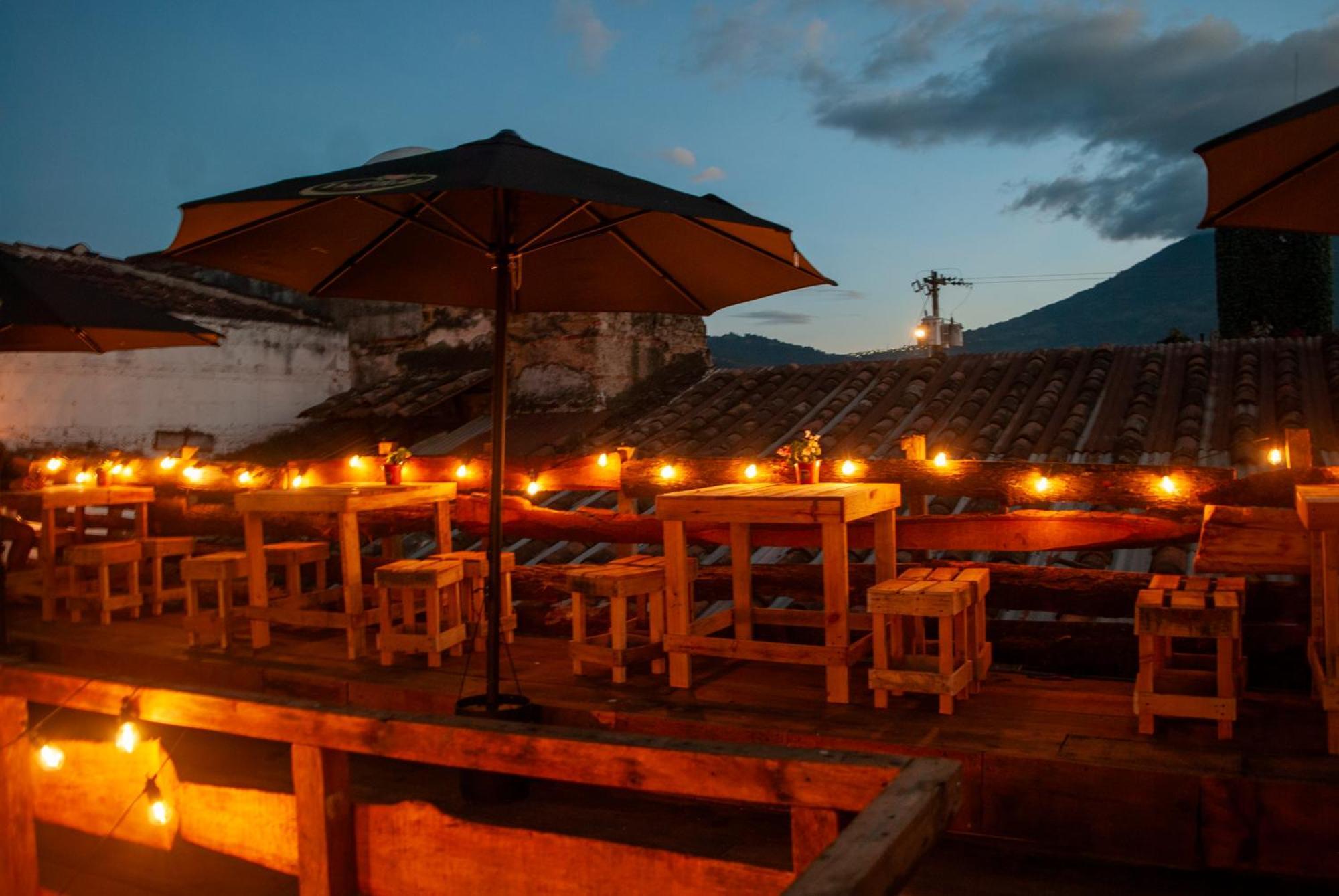 Kamazoztz Hostel And Travel Antigua Exterior foto